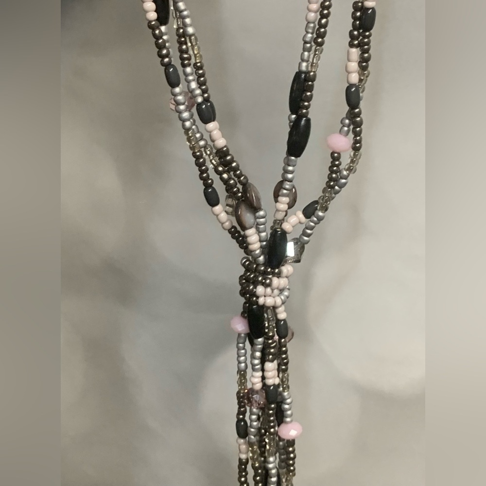 Black and pinks bolero style beaded necklace‎